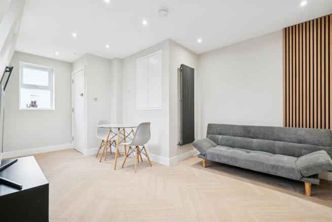 Flat 4 20 Hoyle Road reception 2.jpg