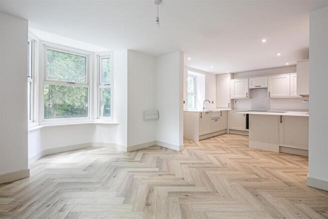 9 bed Block of Apartments for sale Image 6