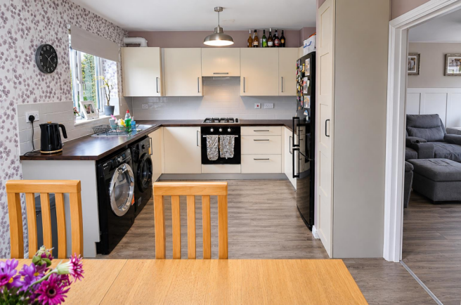 KITCHEN/ DINER