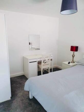 3 bed Apartment to rent Image 6