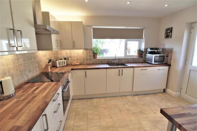 KITCHEN/BREAKFAST ROOM