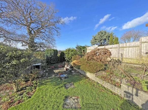 Yeomans Way 18 Garden 4.jpg