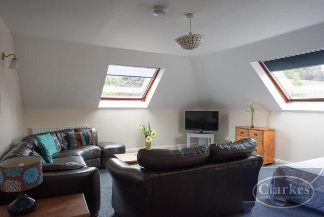 flat 8 lounge-bed 1