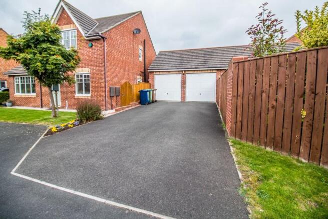 Double Garage and Dr