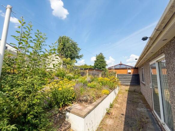 3 bed Semi-Detached Bungalow for sale Image 10