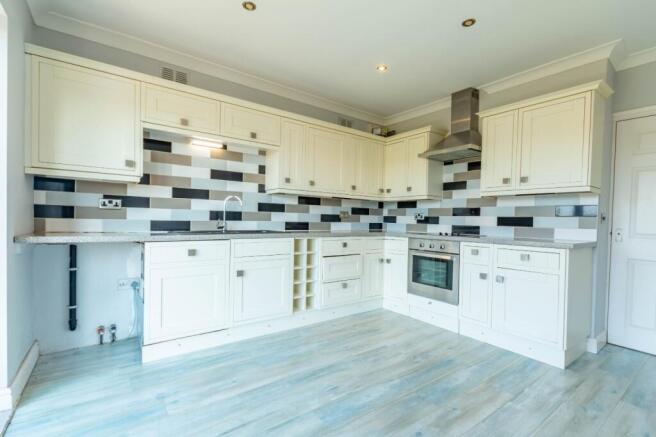 3 bed Bungalow for sale Image 4