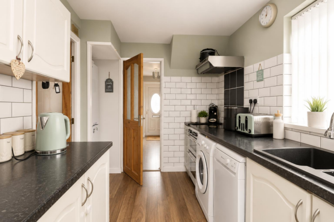 3 bed Semi-Detached for sale Image 6