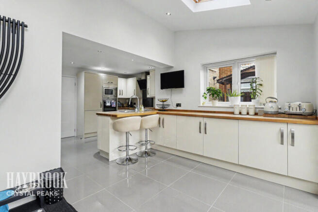 4 bed Detached for sale Image 12