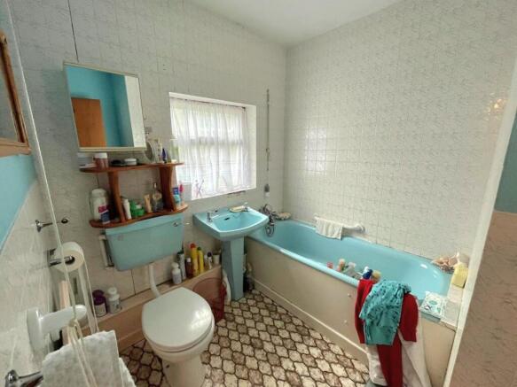 4 bed Detached for sale Image 7