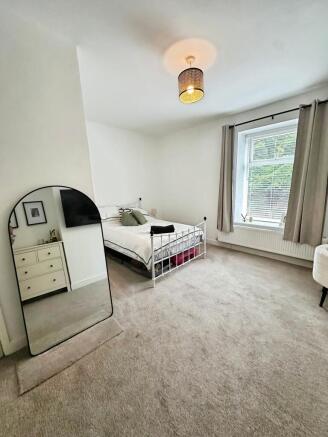 2 bed Terraced to rent Image 6