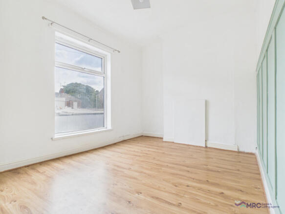 2 bed Terraced to rent Image 12