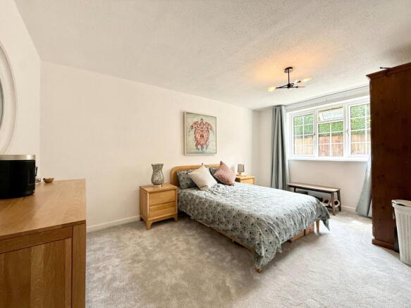 2 bed Flat for sale Image 9