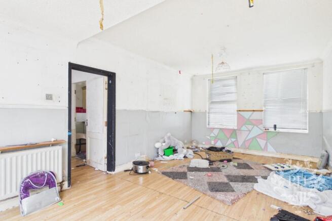 CAM01415G0-PR0496-STILL005.jpg