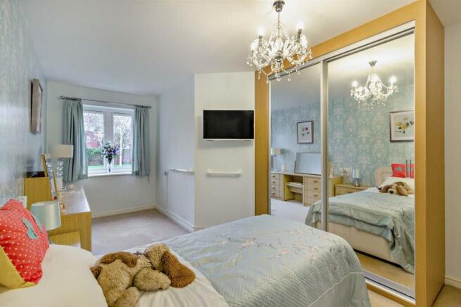Double Bedroom: