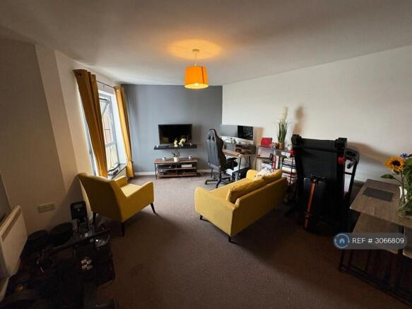 Lounge/Dining Area