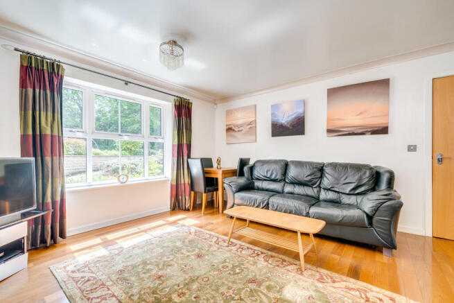 2 bed Apartment to rent Image 10