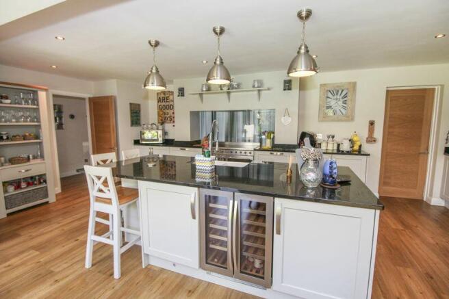 Kitchen/dining/family room