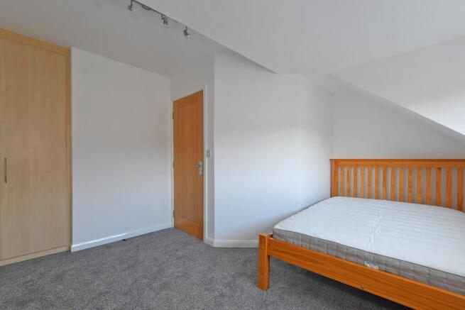 3 bed Duplex to rent Image 11