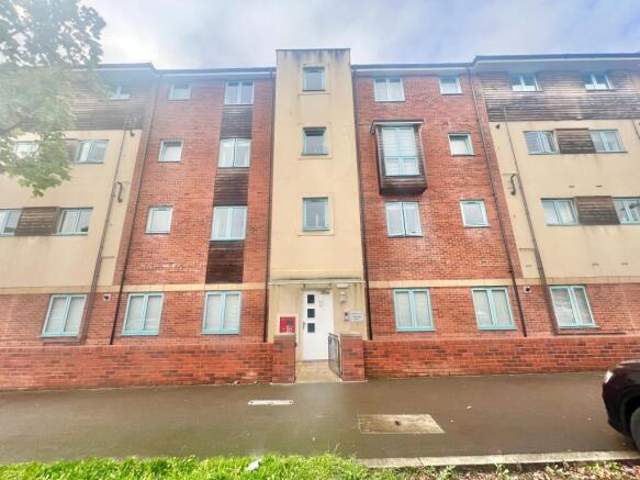 2-bed flat on Tinning Way, Eastleigh, £210,000