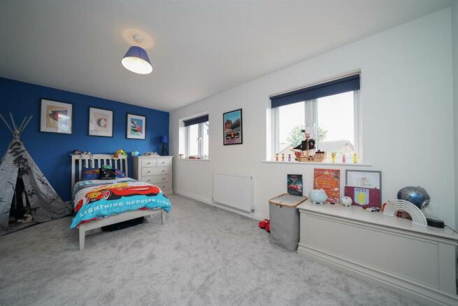 2 Range Avenue (21).jpg