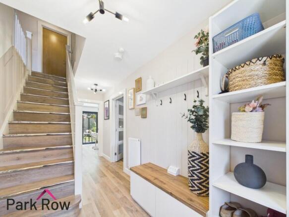 5 bed Detached for sale Image 6