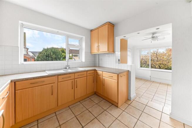 3 bed Semi-Detached for sale Image 8