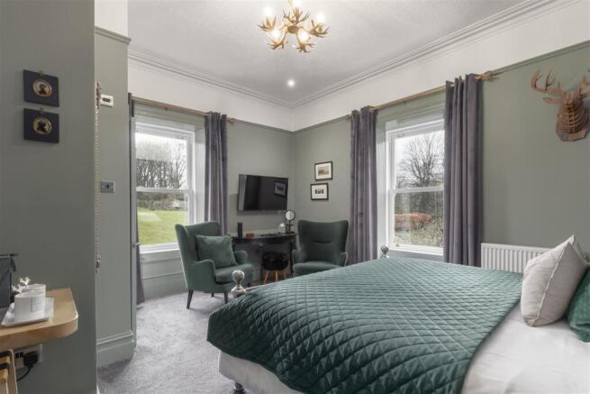 7 bed Detached for sale Image 11