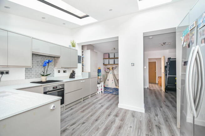 3 bed Semi-Detached for sale Image 4