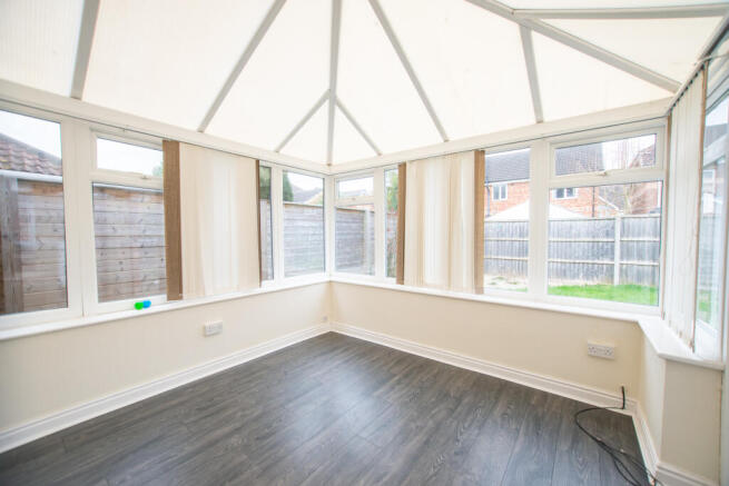4 bed Detached to rent Image 9