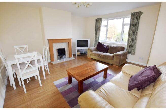 Lounge/Dining Room