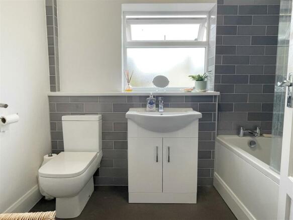 Bathroom 1.JPG