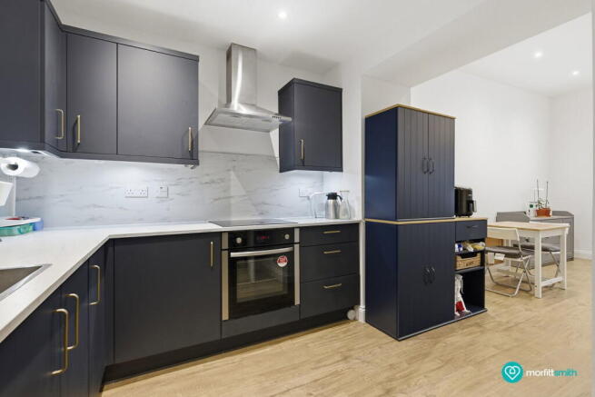 2 bed Flat for sale Image 5