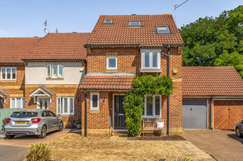 Mays Close, Weybridge, Surrey, KT13