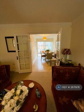 Loungr Through To Dining Room