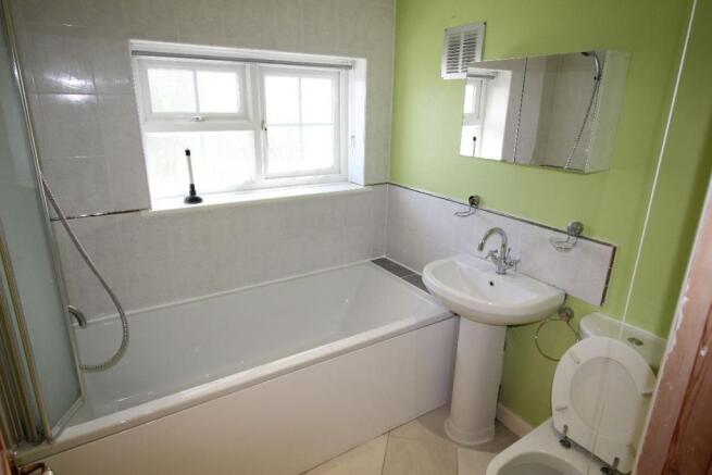 Family Bathroom / WC