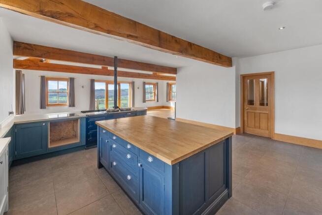 6 bed Detached for sale Image 8
