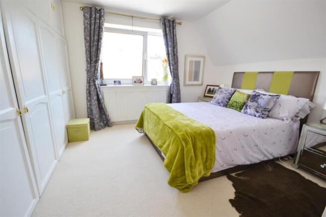 4 bed Detached for sale Image 10
