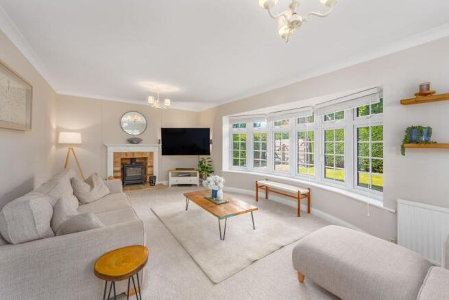 Nash Grove Lane ~ Elgarth Drive, Finchampstead photo 4