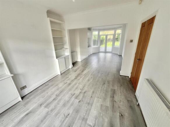 Dining Room & Lounge
