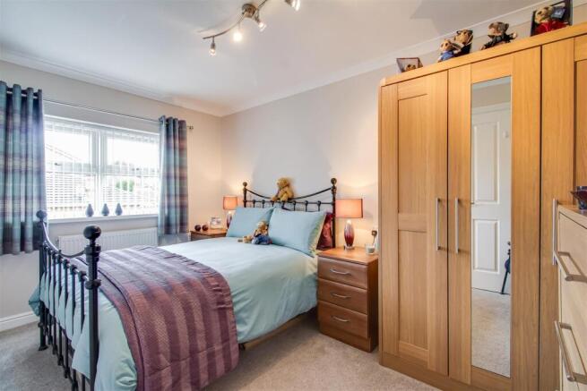 4 bed Detached for sale Image 10