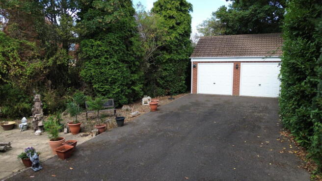 5 bed Detached for sale Image 10