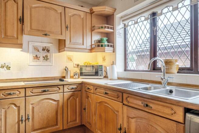 4 bed Detached for sale Image 5