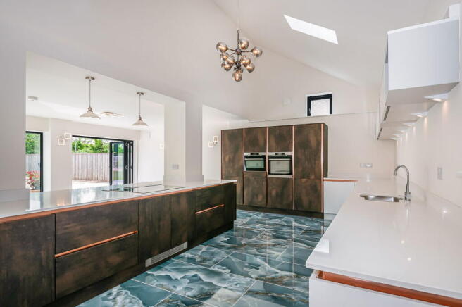 4 bed Detached for sale Image 12