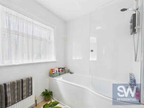 4 bed Detached for sale Image 10