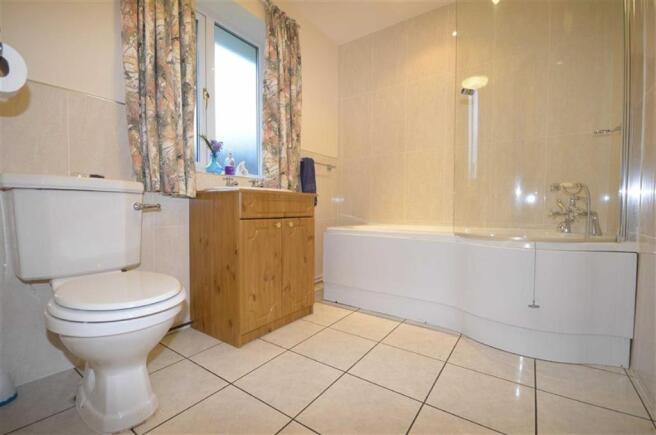 FAMILY BATHROOM