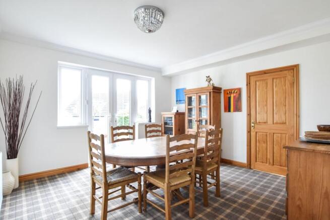 Bed 3 / Dining Room