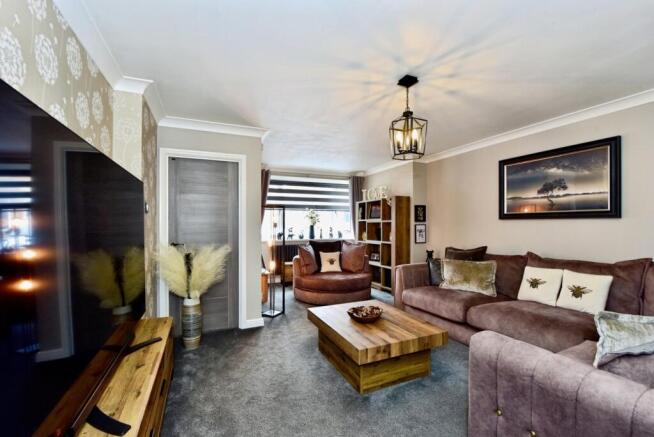 4 bed Detached for sale Image 8