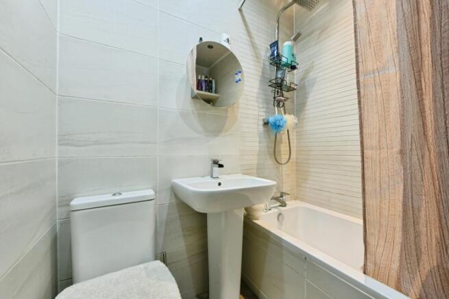 3 bed Terraced for sale Image 11