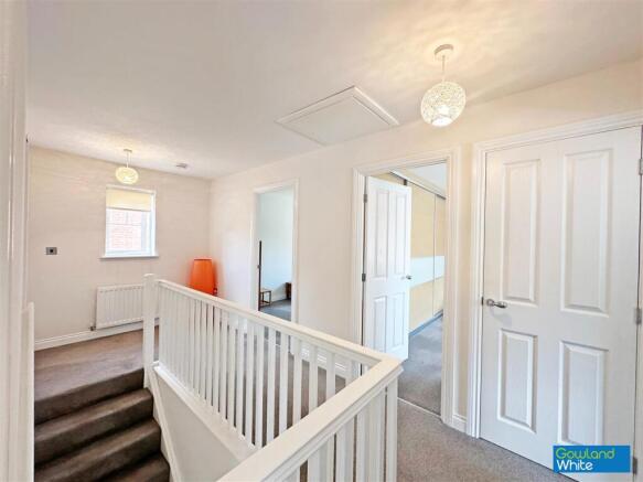 4 bed Detached for sale Image 12
