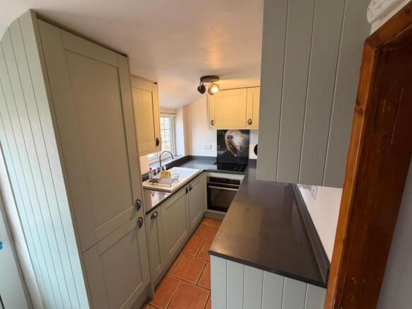KITCHEN 2.JPG